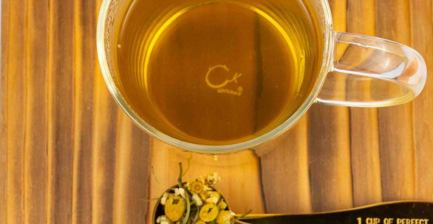 La manzanilla: Un viaje a través del tiempo y las culturas